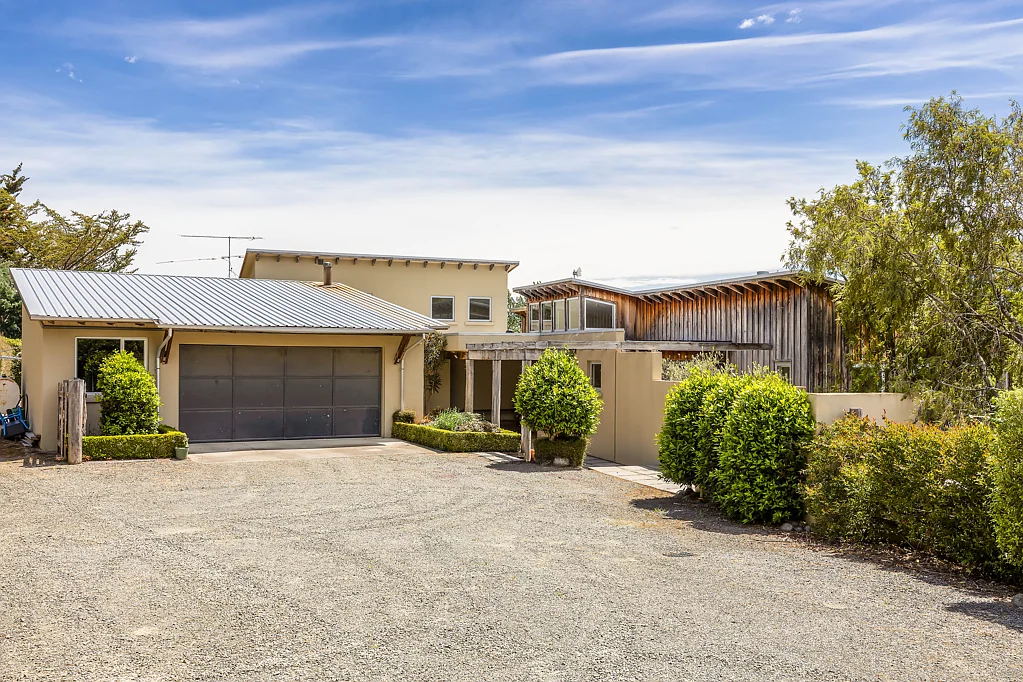 Escape to the Top - Your Hilltop Sanctuary Awaits!