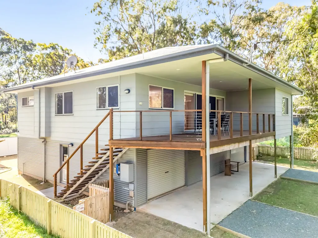 Russell Island 4 Bedroom Large designer home with water views