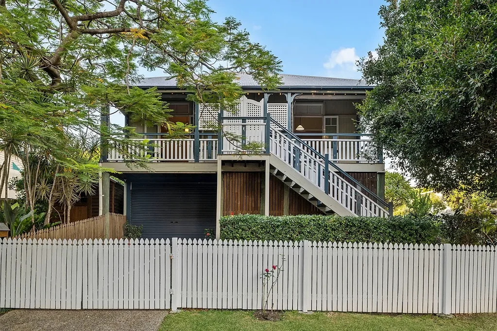 1 Fairview Street, Fairfield, QLD 4103