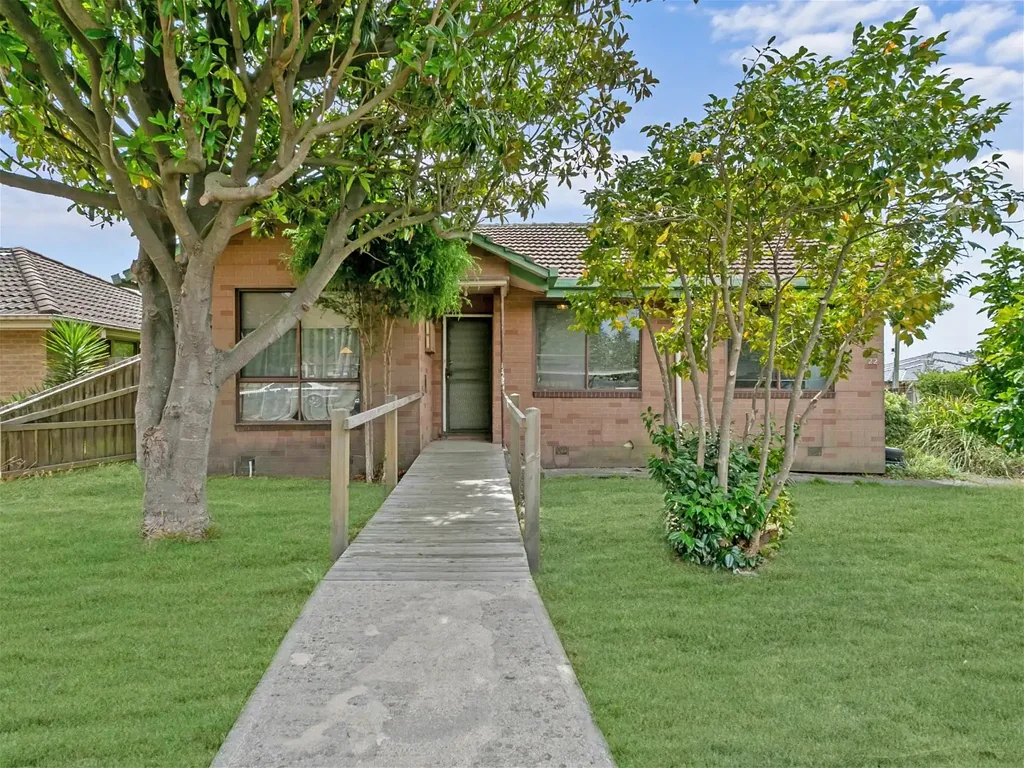 Moe 2 Bedroom LOVELY CORNER BLOCK FULL OF POTENTIAL