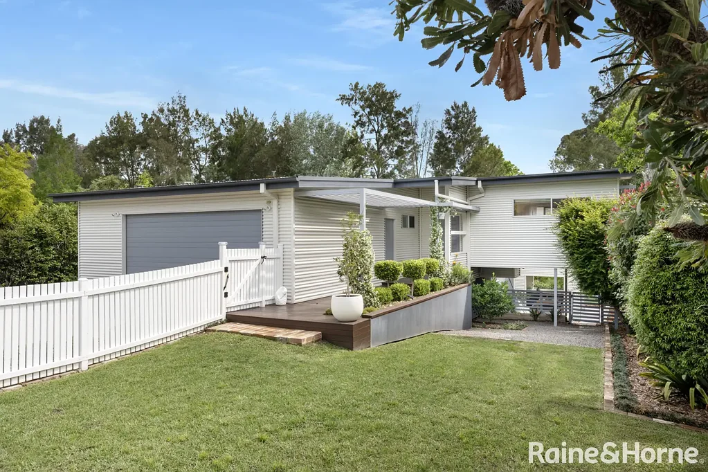 Cambewarra Village 5 Slaapkamer Spacious Family Retreat in Sought-After Cambewarra Village