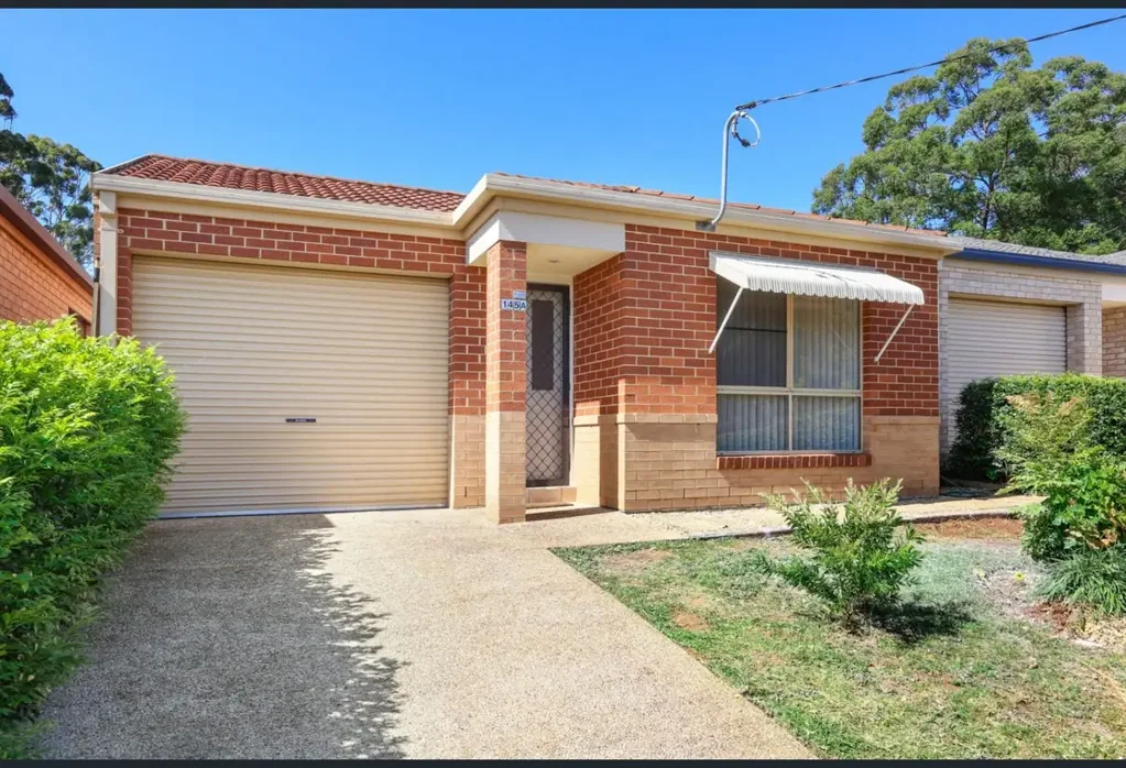 3 Bedroom Home - Close to Town,Uni, Beach, Hospital and Shops