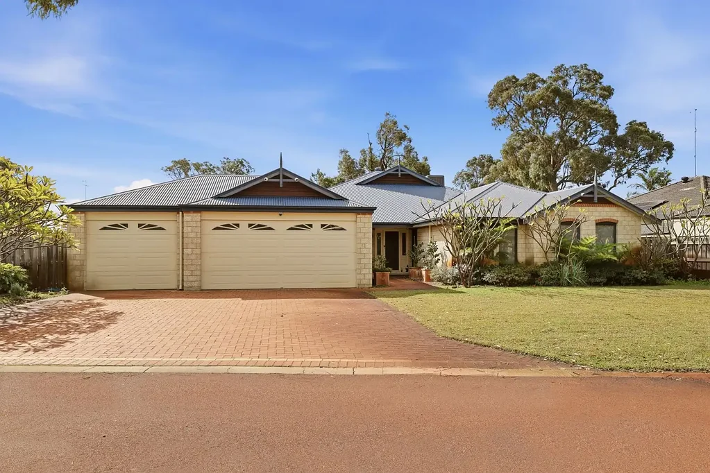 Coodanup 4房  Spacious Family Home
Moments from the Peel Estuary