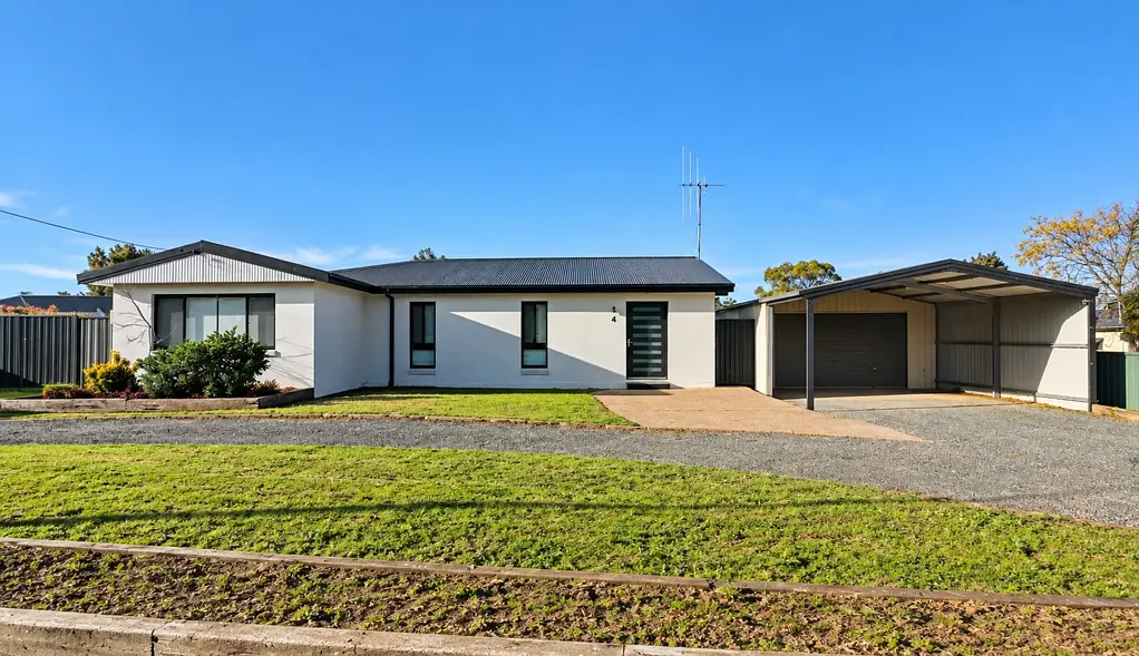 Parkes 4બેડરૂમ Fully Renovated Family Living on an Impressive 1,559 Sqm Block