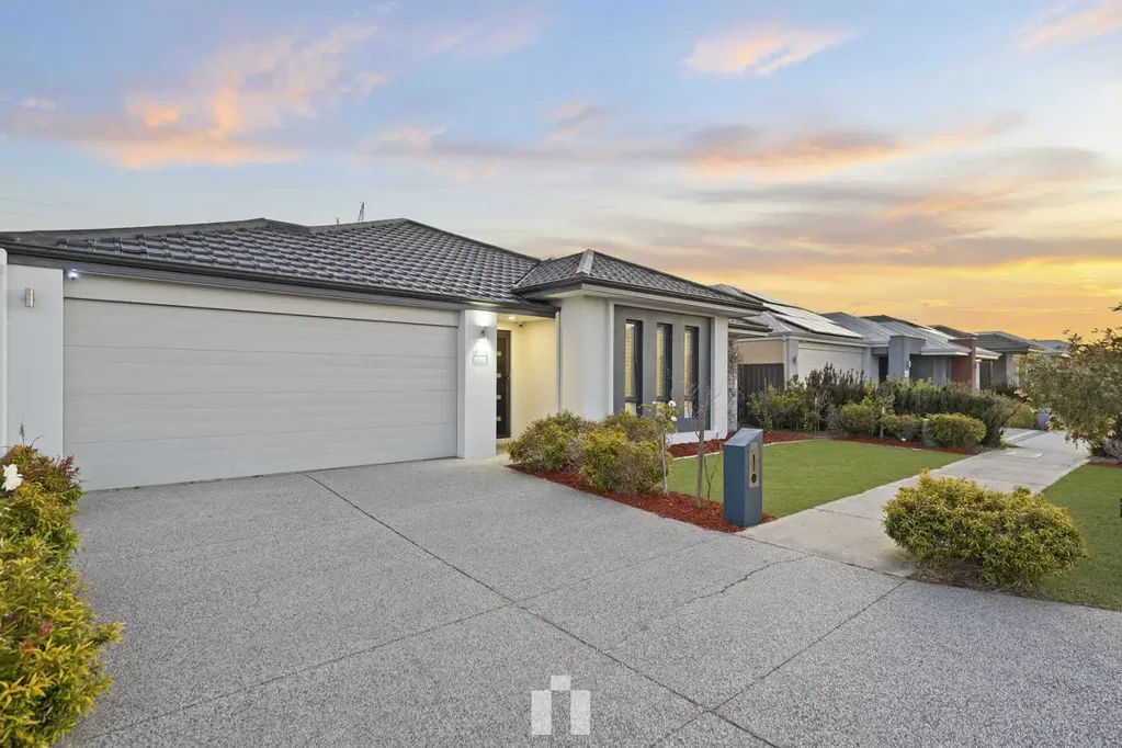 Stylish & Spacious Family Home in Prime Calleya Estate Location