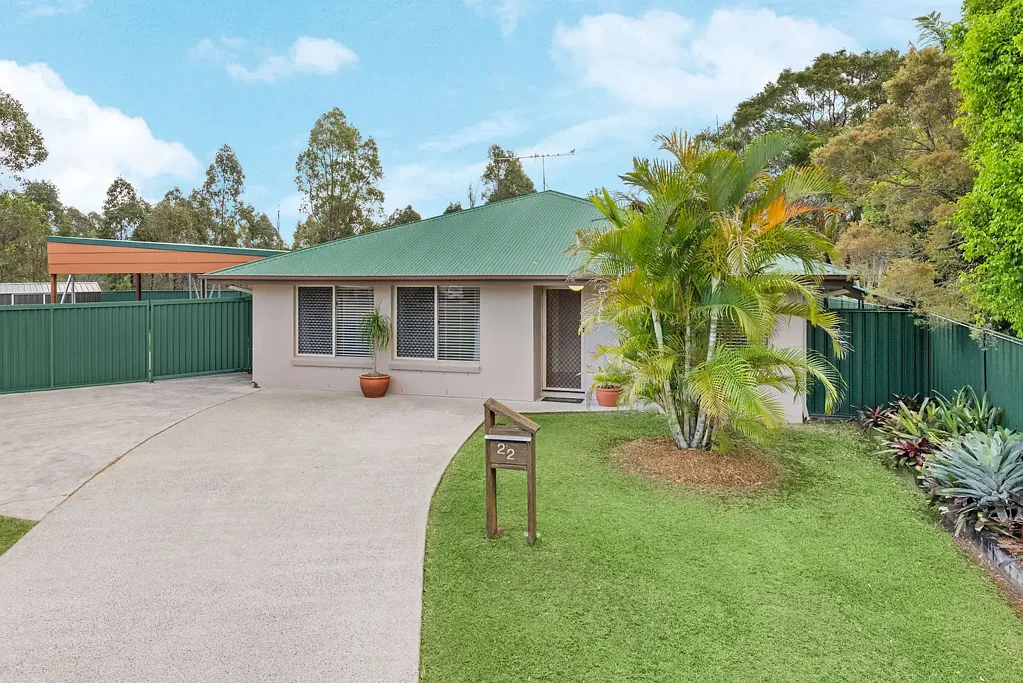 SIDE ACCESS - GREAT YARD SPACE + CONVENIENT LOCATION - THIS PROPERTY TICKS ALL THE BOXES
