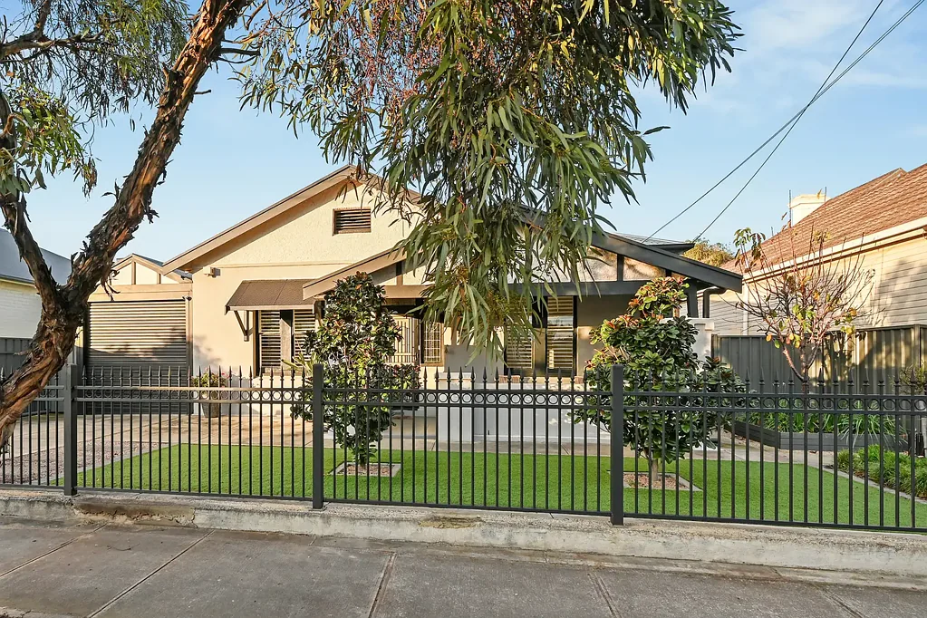 Largs Bay 5 Slaapkamer Character Charm, Beautifully Reimagined
