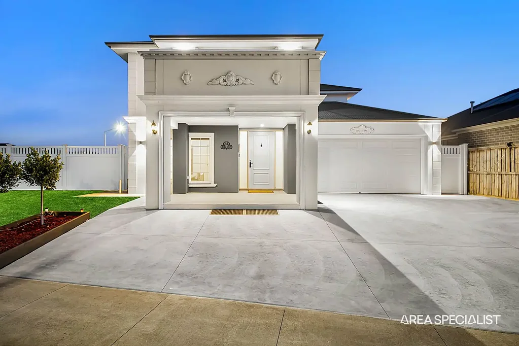 Warragul 5房  Exclusive Family Luxury in Prestigious Waterford Rise Estate – 5 Bed, 5 Ensuite