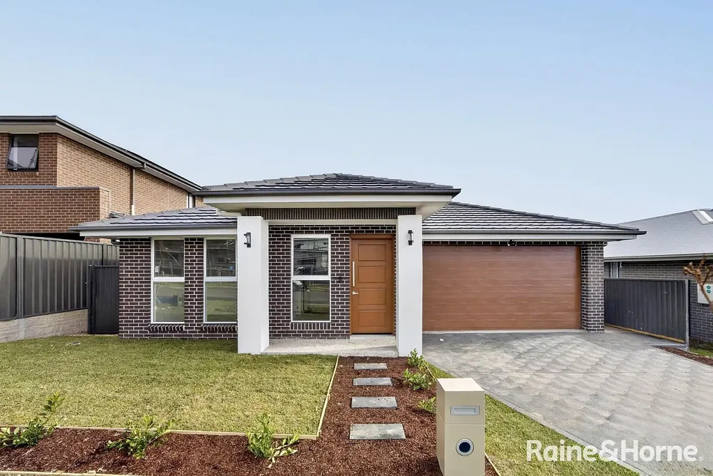Modern Family Living in the Heart of Gilead!