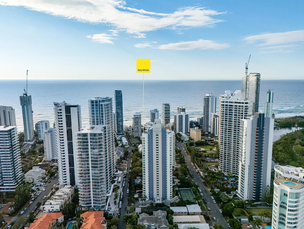Main Beach 2Zimmer High-Floor Coastal Living - Beautifully Renovated & Ready to Move in