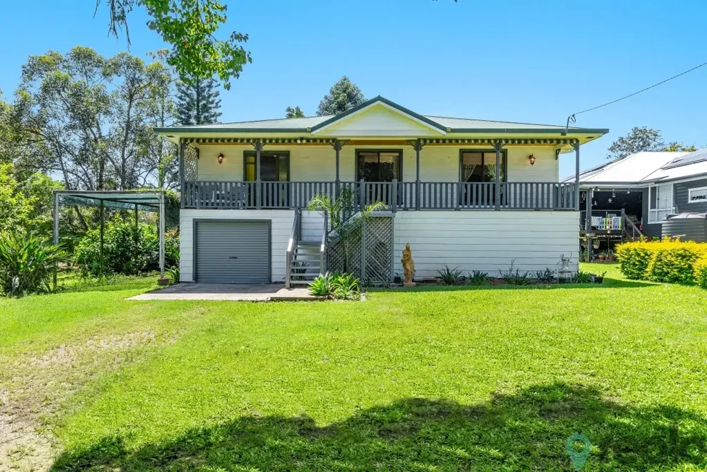 Casino 3 Bedroom 🌳 Unique Opportunity Near Town - 2,500m² Leafy Haven! 🌳