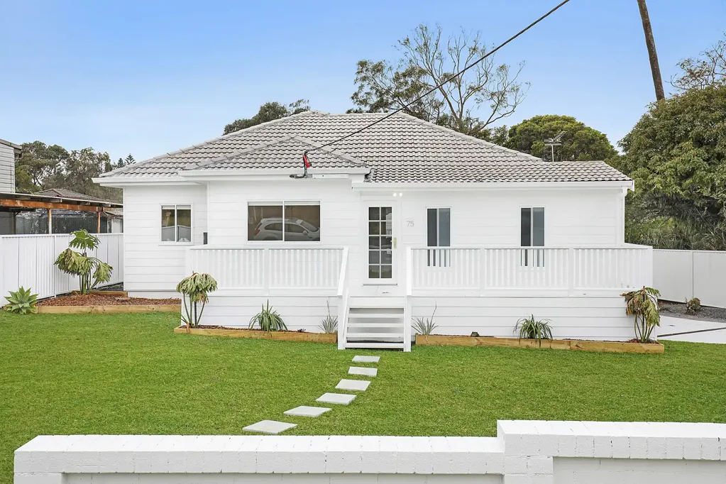 Lake Heights 4Kwarto Immaculate oasis featuring a modern coastal design!