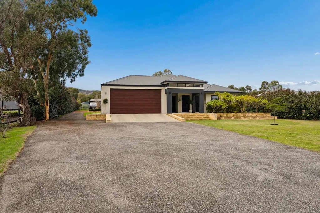 Darling Downs 5Moenga Move in Ready, Nothing to do