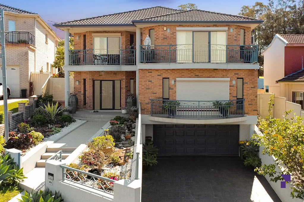 Yagoona 4 Bedroom Tri level family entertainer set in a cul-de-sac backing onto Terpentine Reserve