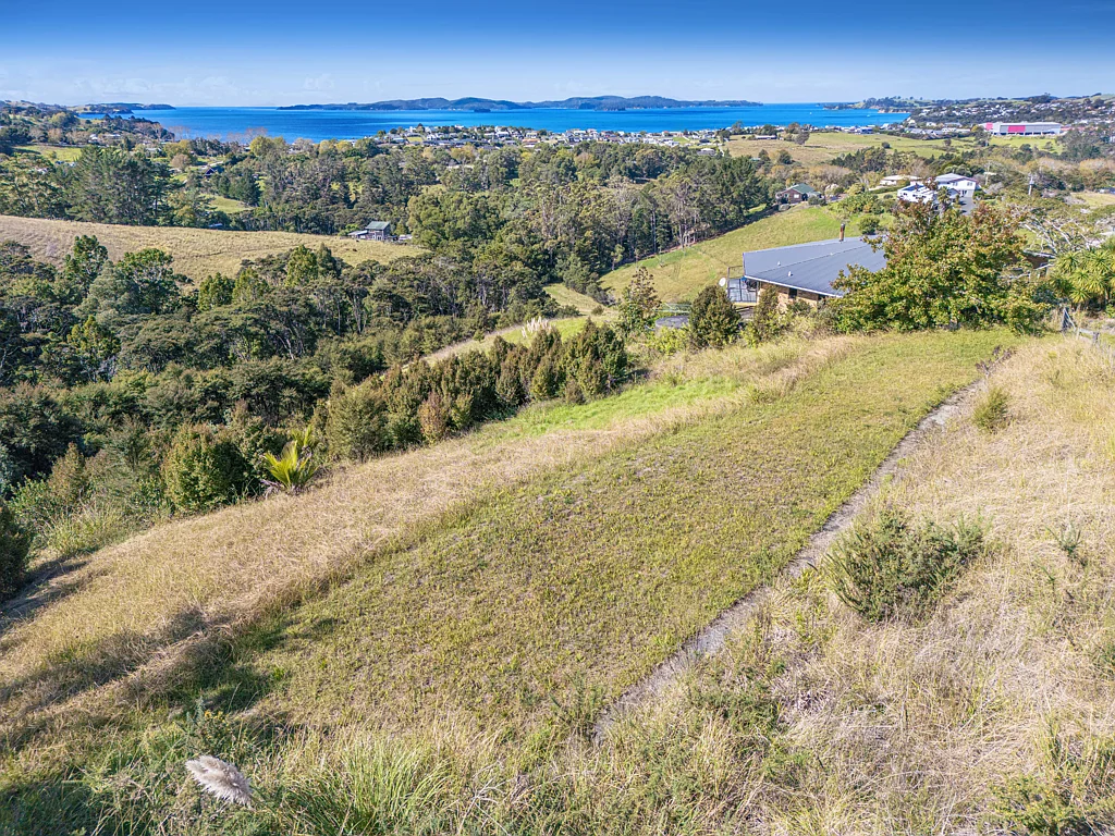 Snells Beach Thinking Tiny Home with Huge Views?