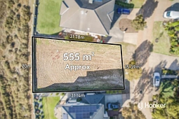 12 Ellis Close, Point Cook