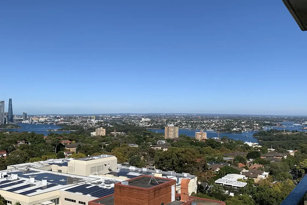 Modern Two Bedroom Residence With Breathtaking Harbour and City Views