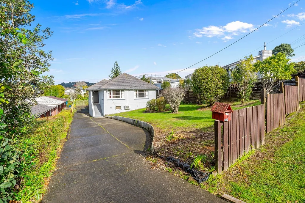 Sunny 3 bedroom family home in Glen Eden