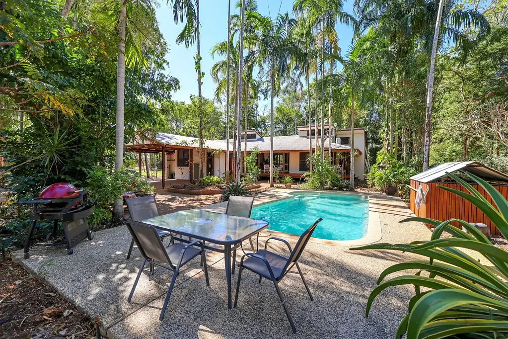 Livingstone 4Moenga This is the lifestyle most only dream of!