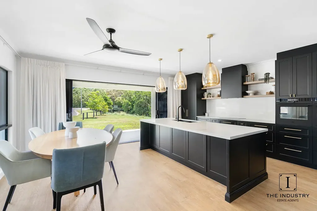 Smithfield 4chambre Luxurious designer home in Canopys Edge