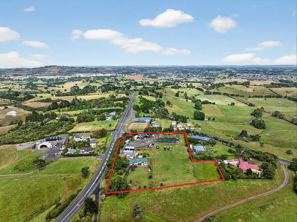 Pukekohe East Hard working contractors yard with home