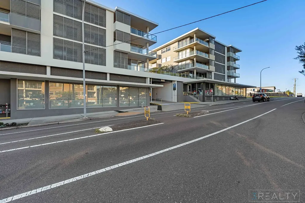 2 Bed Modern Apartment in a Prime Caves Beach Location