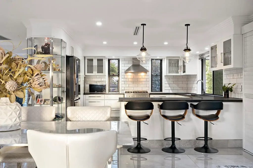 Carrara 5房  PRESTIGIOUS PARKSIDE RESIDENCE WITH GRANNY FLAT