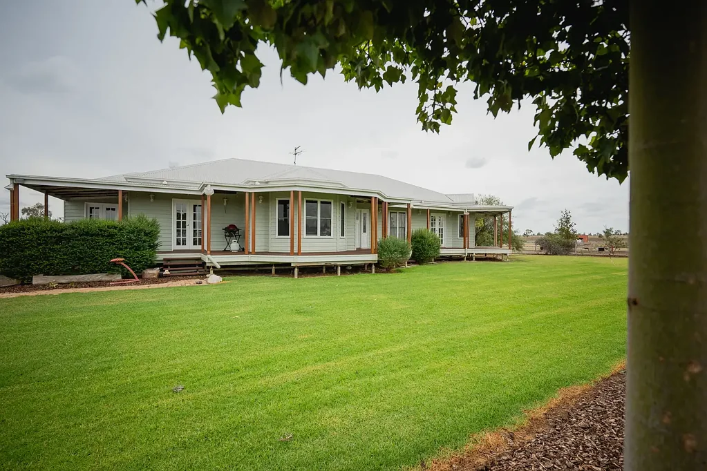 Roma 4غرفة نوم Contemporary Queenslander Style Home on 35 Acres