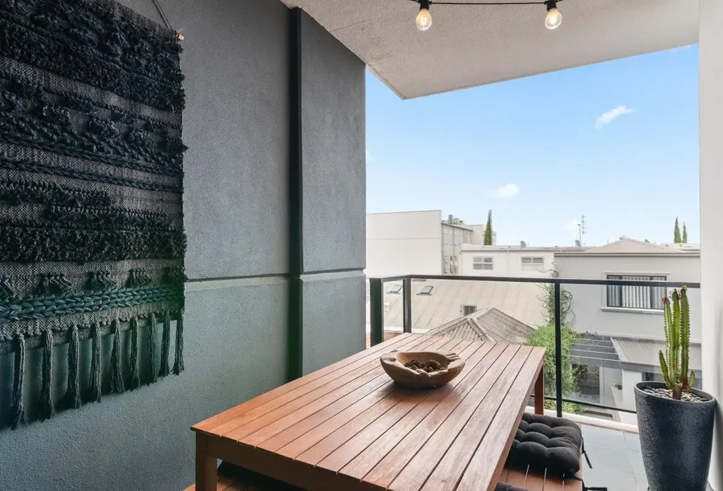 FULLY FURNISHED 2 Bedroom Apartment in the heart of Adelaide's diverse artisan precinct