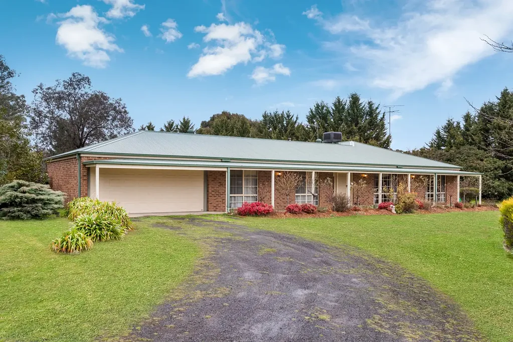 17 Casey  Crescent, Broadford, VIC 3658