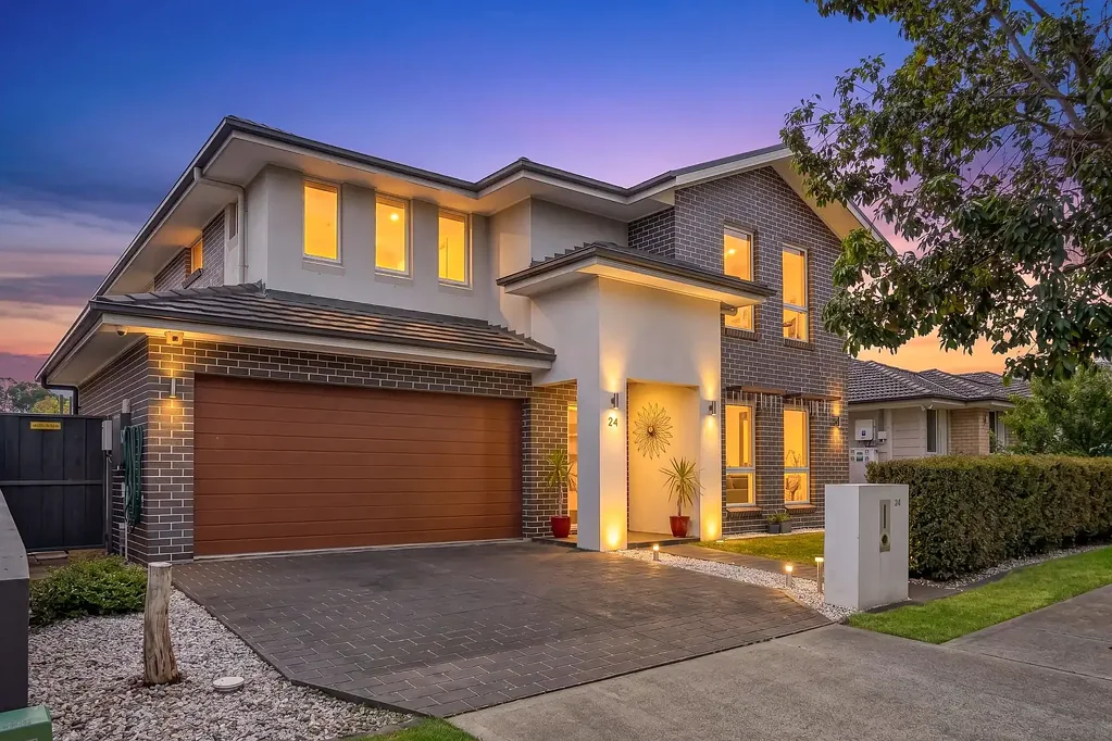 Bungarribee 4 Slaapkamer Large Family home with Resort Style Yard on 613sqm block