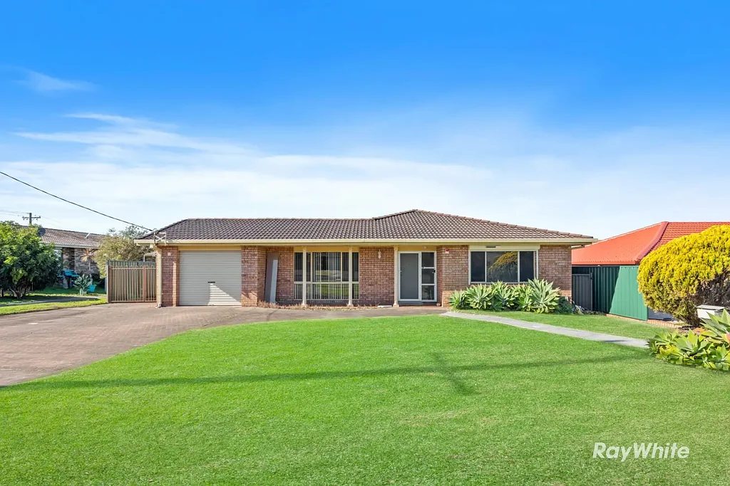 Ulladulla 4 Bedroom Eastside Location - Walk to Beach, Harbour & Shops