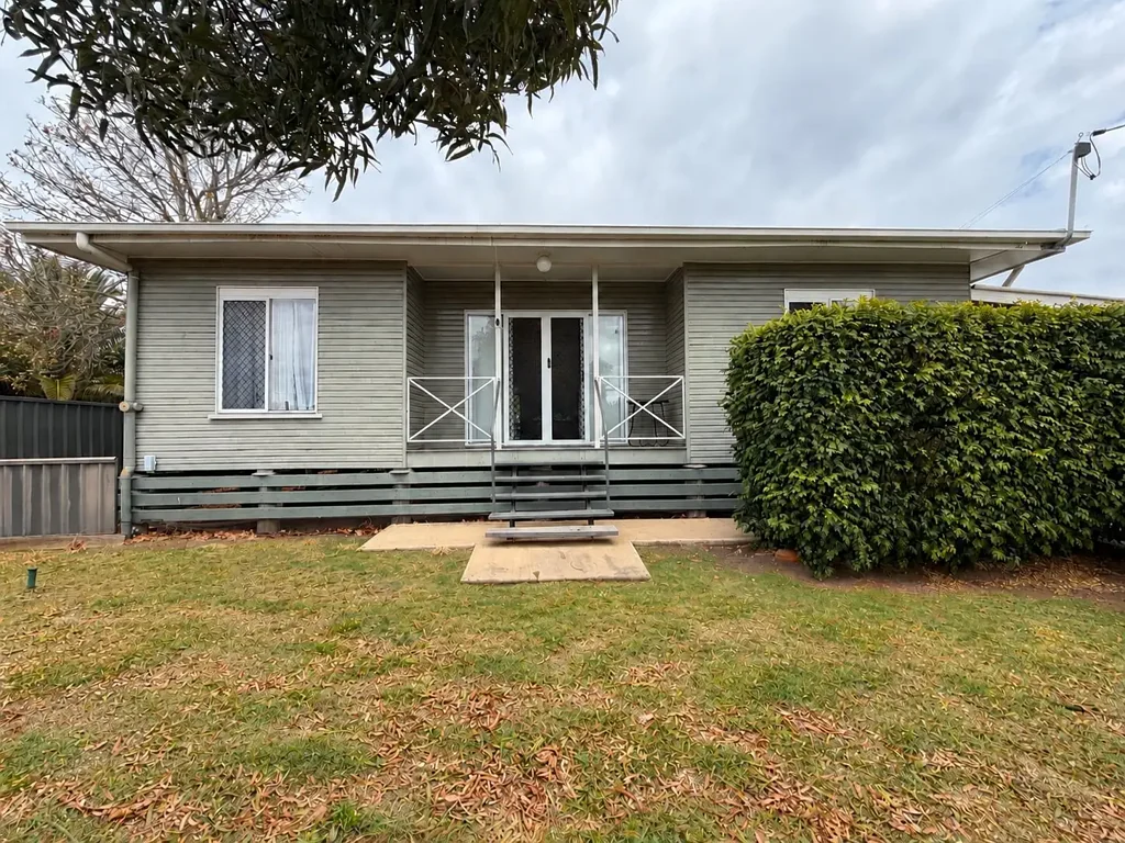 Jandowae 4침실 Spacious Four-Bedroom Home with Plenty to Offer!