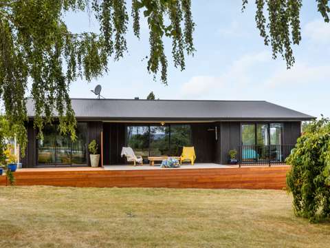Alexandra  Family Home with Country Living