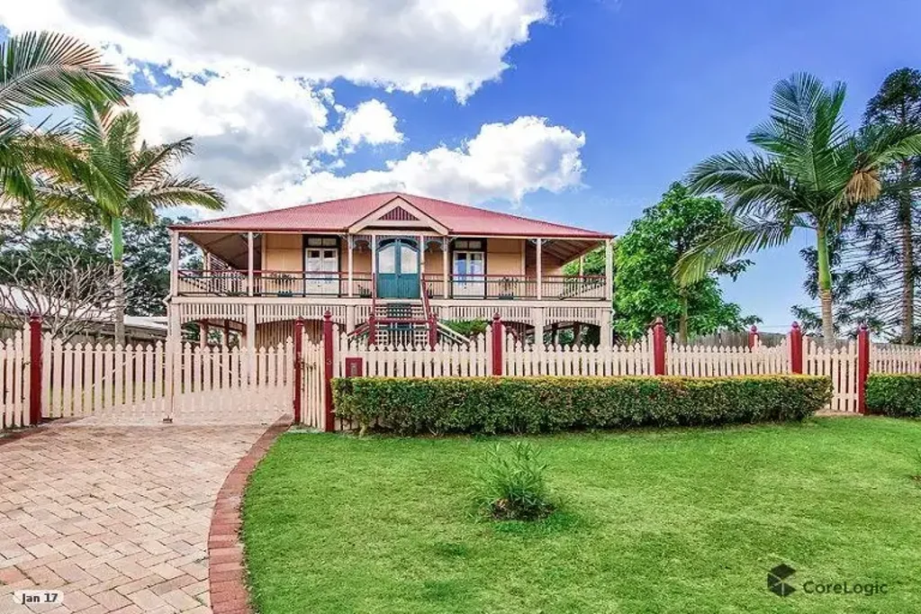Waterfront Queenslander with Stunning Water Views
