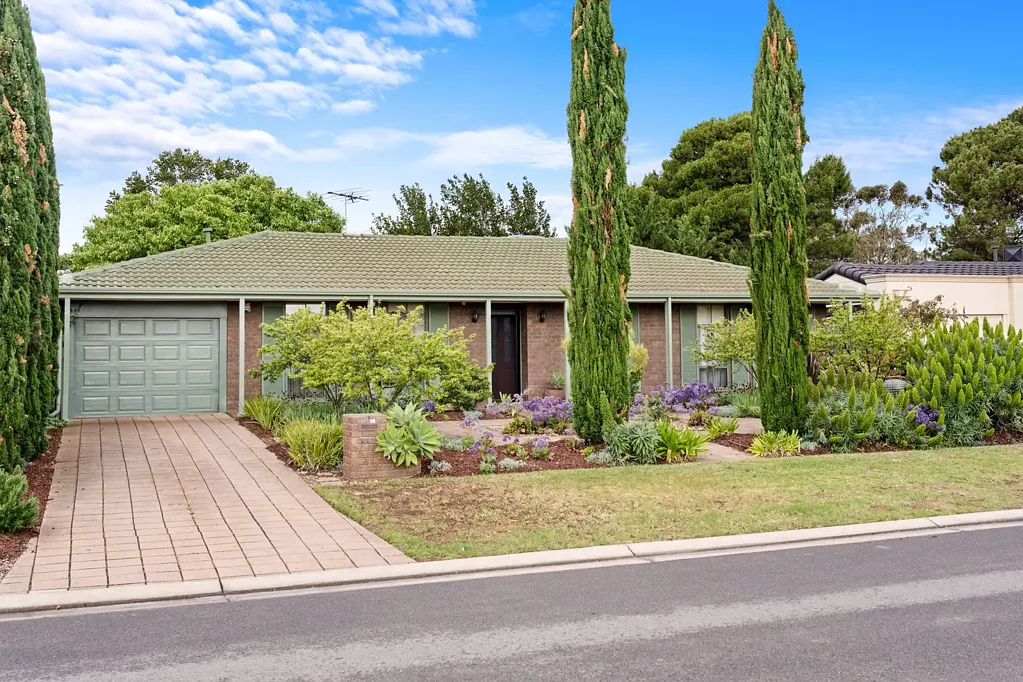 17 Mariners Crescent, West Lakes, SA 5021