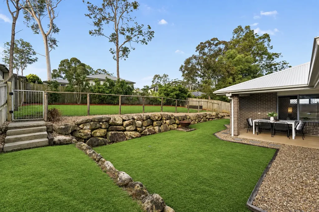Mount Cotton 4 Slaapkamer Sprawling 700sqm Family Haven with Side Access Potential & Sweeping Treetop Views