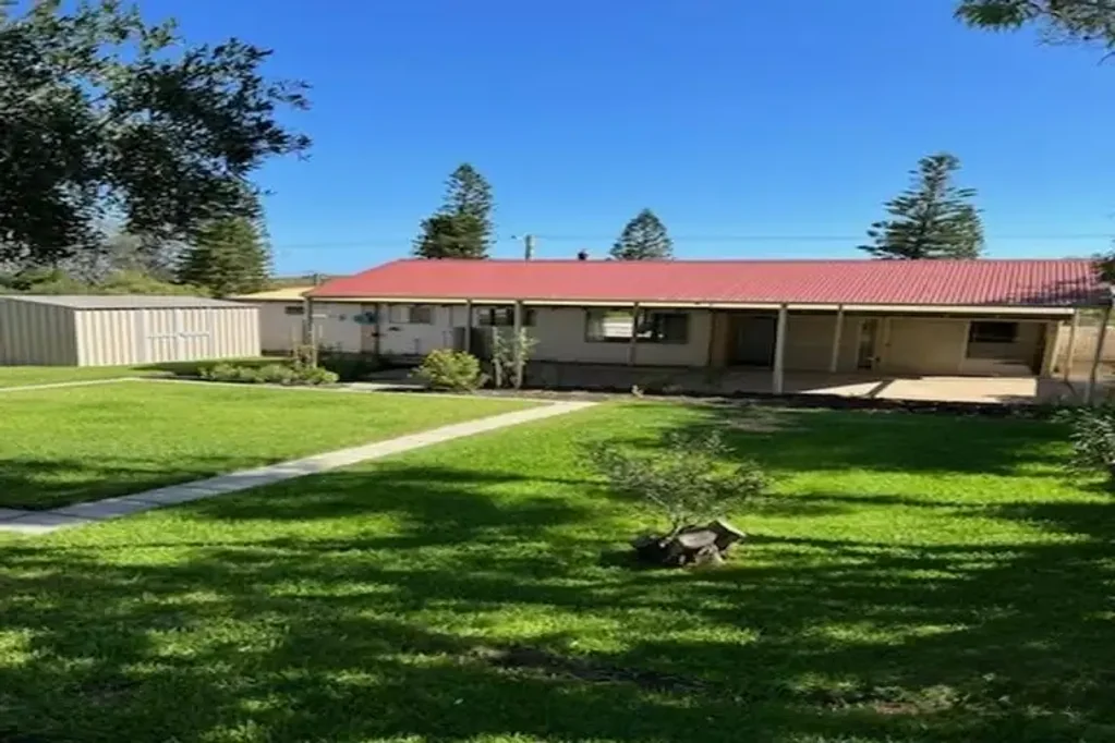 Two Rocks 3房  Smart Investment - Front Row block with Bonus 3 x 2 Home