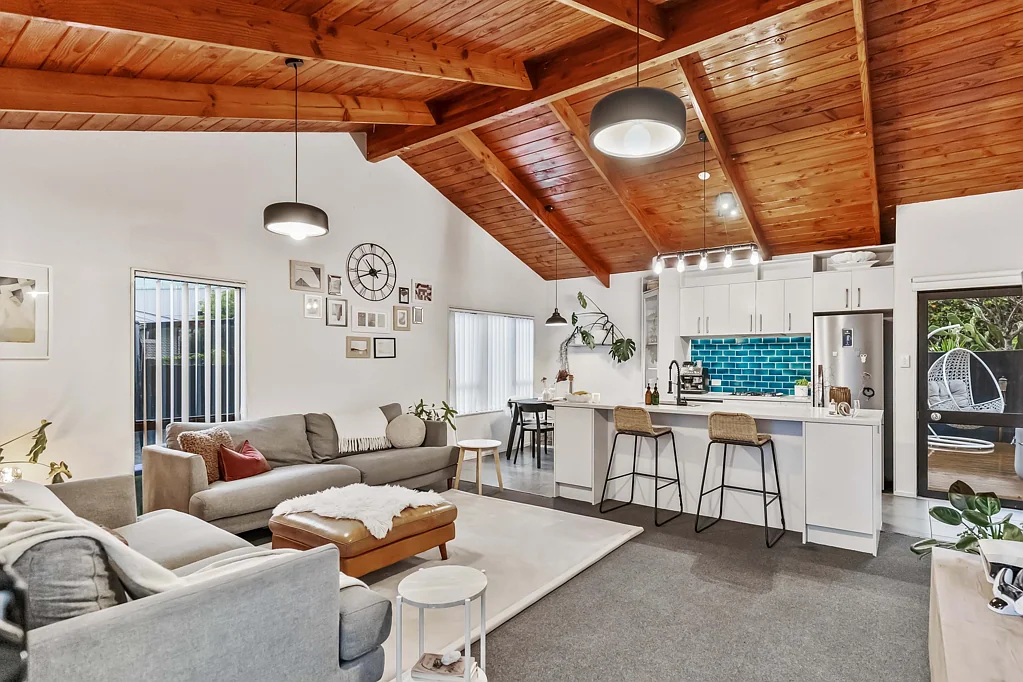 1/6 Daytona Road, Henderson, Waitakere City, Auckland