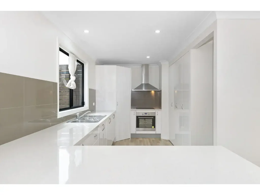 MODERN TWO-BEDROOM HOME IN PRIVATE, ULTRA-CONVENIENT LOCATION