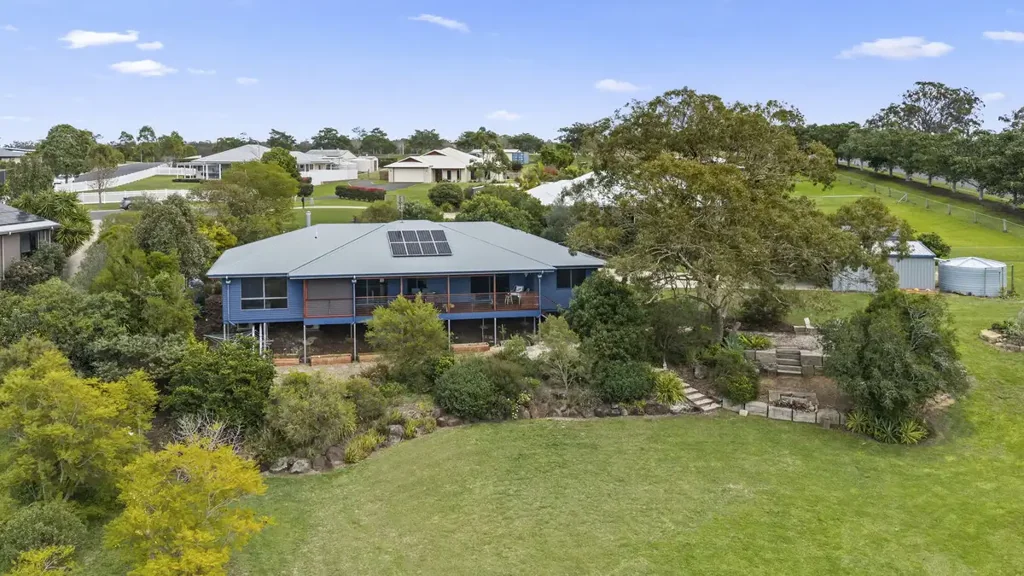Gowrie Junction 5બેડરૂમ Spacious Family Acreage with Exceptional Sheds, Stunning Views & Lifestyle Appeal