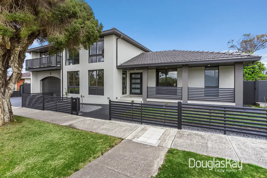 Sunshine West 4침실 Bold, Beautiful & Designed for Multi-Generational Living.