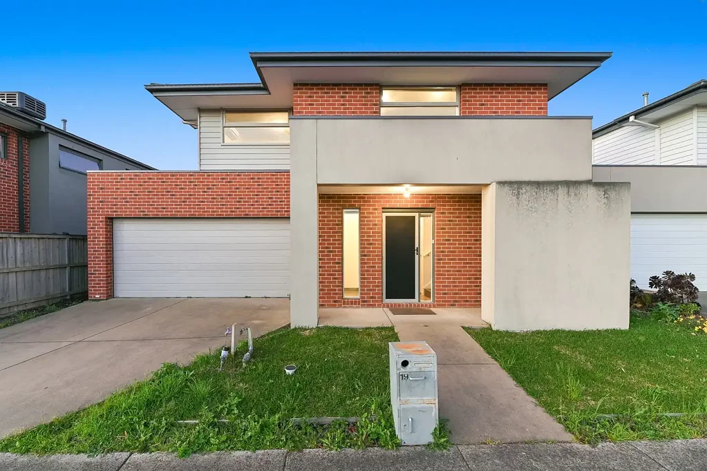 19 Elmtree Crescent, Clyde North, VIC 3978