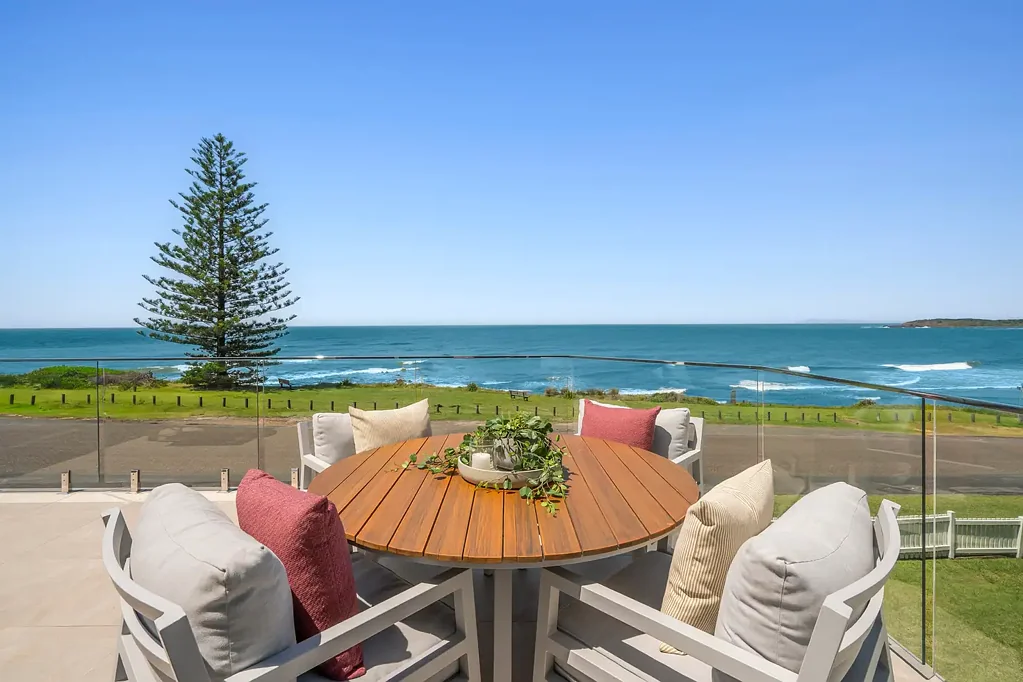 Wallabi Point 3chambre Front-Row Coastal Living on the Mid North Coast.