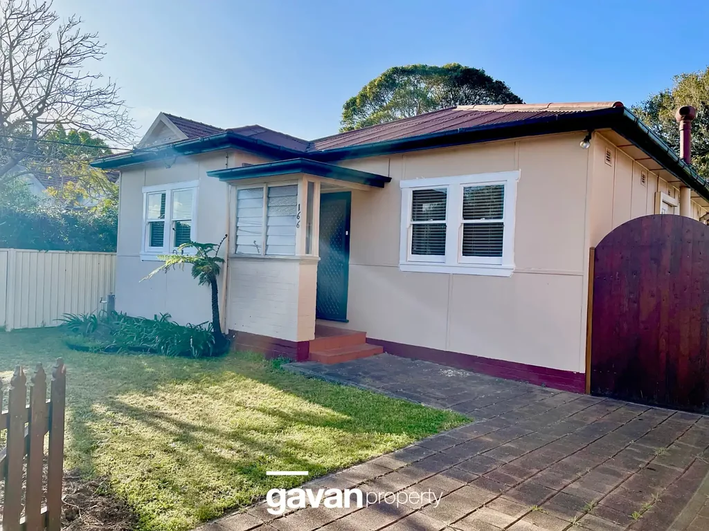 This tidy 3 bedroom home is located only minutes walk to the beaches and local shops.