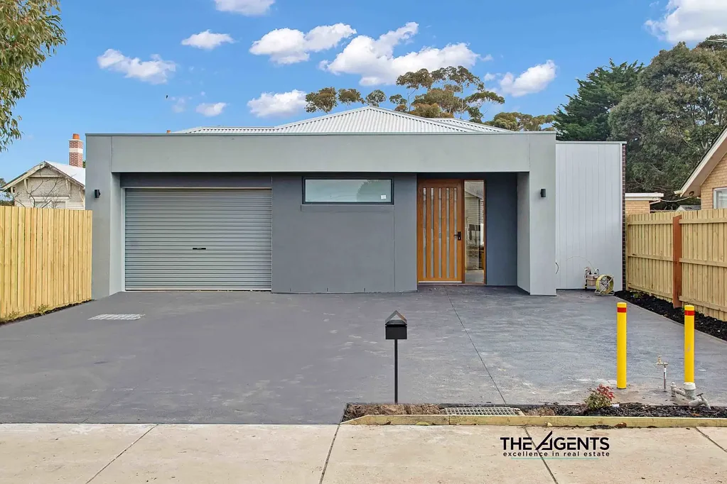 Modern Bedroom Rooming House | Private Ensuite Room + Study | Bills Included | Prime Lara Location | Walk to station