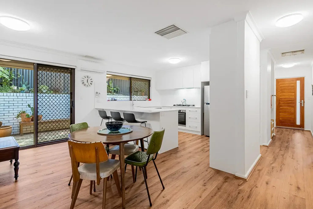 Bicton 3ห้องนอน UNDER OFFER!