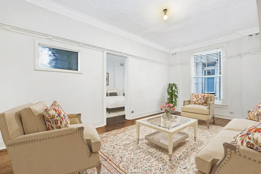 Spacious One Bedroom With Grand Proportions And Old World Charm