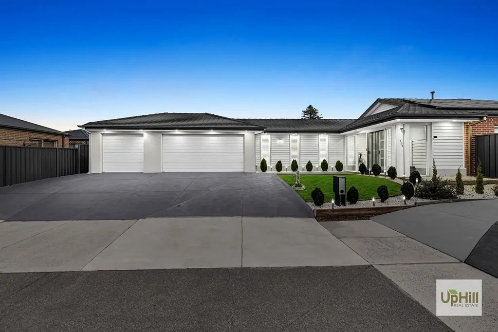 Clyde 4Phòng ngủ Room to Move in Edgebrook | 3 Living + 3 Garage