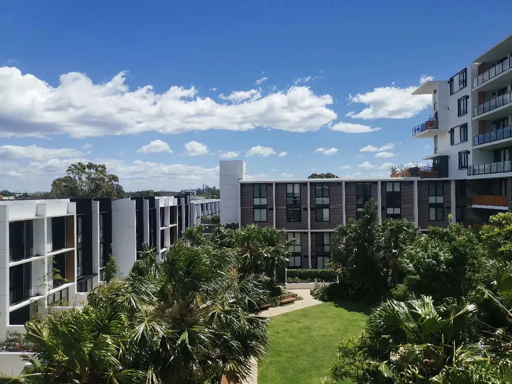 Spacious THREE BEDROOM with Study APT IN TAILOR'S WALK